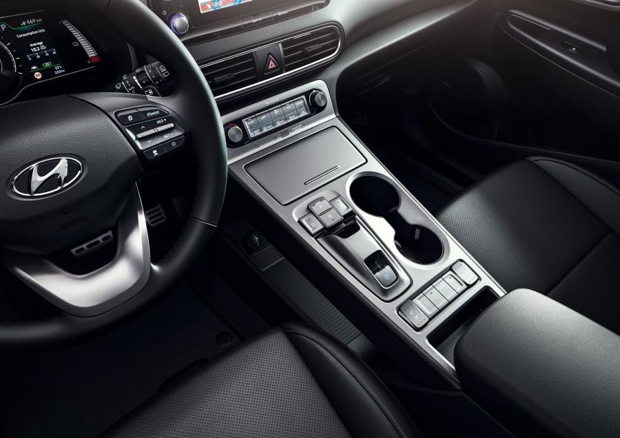 Детали интерьера Hyundai Kona Electric 2018 года  (WW) (фото 8 из 48)